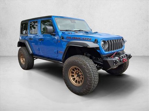 Used 2025 Jeep Wrangler Unlimited Rubicon w/ Convenience Group AWD/4WD image 2