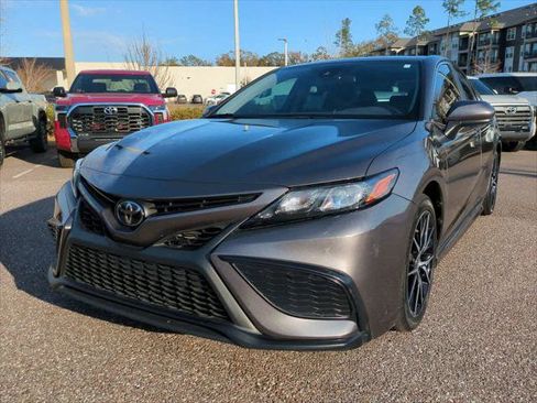 Certified 2021 Toyota Camry SE image 2