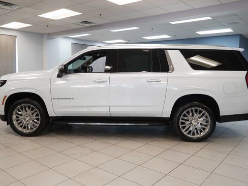 New 2026 Chevrolet Suburban Premier w/ Sun And Tow Package AWD/4WD image 2
