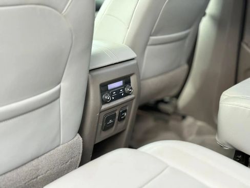 Used 2018 Chevrolet Traverse Premier AWD/4WD image 33
