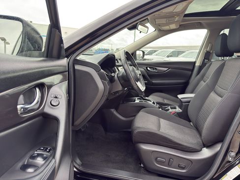 Used 2019 Nissan Rogue SV w/ Sun & Sound Touring Package AWD/4WD image 11