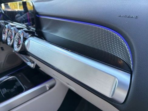 Used 2022 Mercedes-Benz GLB 250 4MATIC image 27