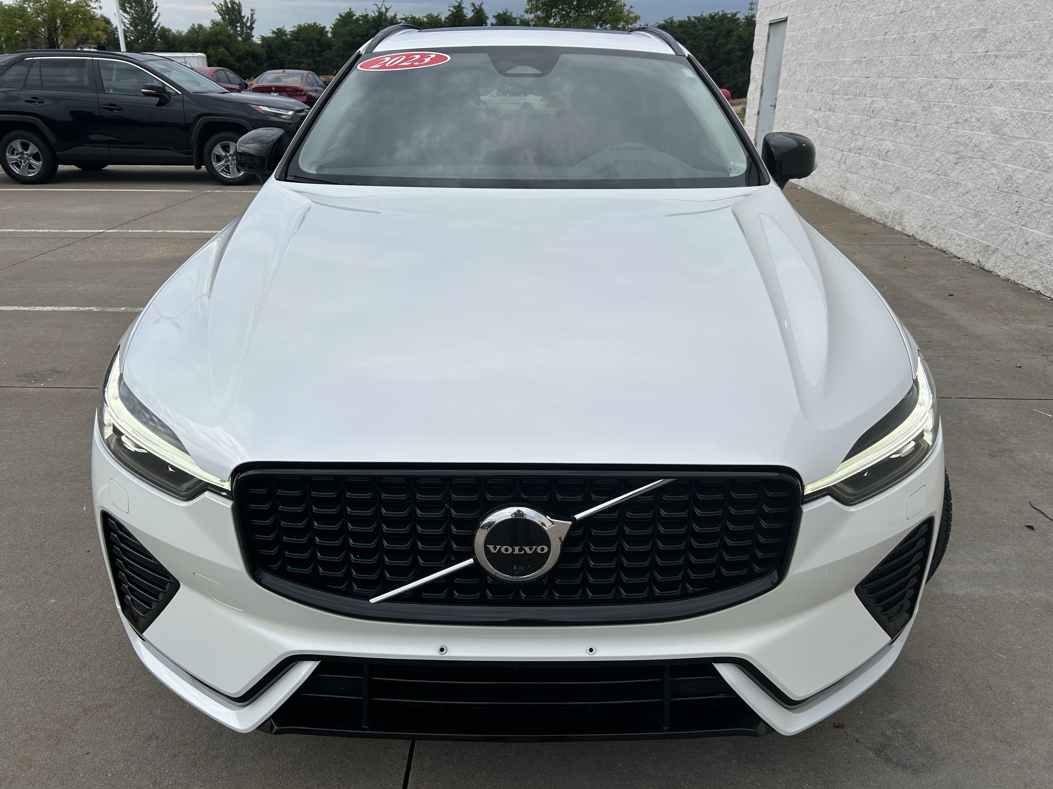 Used 2023 Volvo XC60 B5 Plus w/ Climate Package AWD/4WD image 2