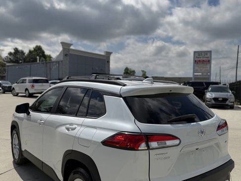 Used 2024 Toyota Corolla Cross LE FWD image 8