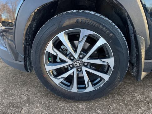 Used 2023 Toyota Corolla Cross XLE image 16