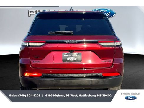 Used 2025 Jeep Grand Cherokee Limited w/ Black Appearance Package AWD/4WD image 4