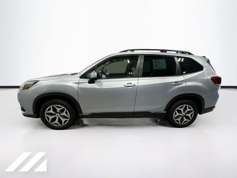 Used 2023 Subaru Forester Premium image 8