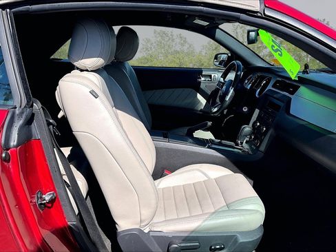 Used 2013 Ford Mustang Premium w/ Comfort Pkg image 7