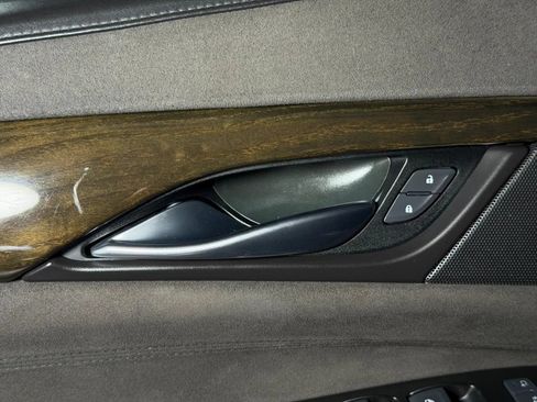 Used 2017 Cadillac Escalade Platinum RWD image 34