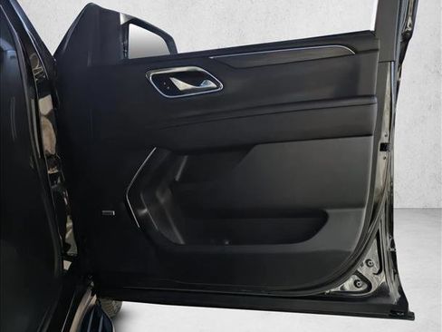 Used 2023 Chevrolet Suburban LT w/ Luxury Package image 11