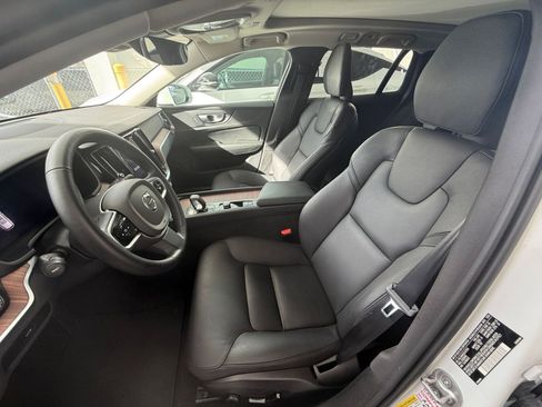 Used 2025 Volvo V60 B5 Cross Country Plus image 27