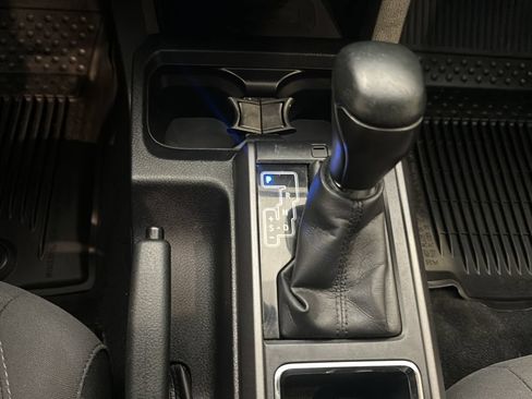 Used 2017 Toyota Tacoma TRD Off-Road AWD/4WD image 32