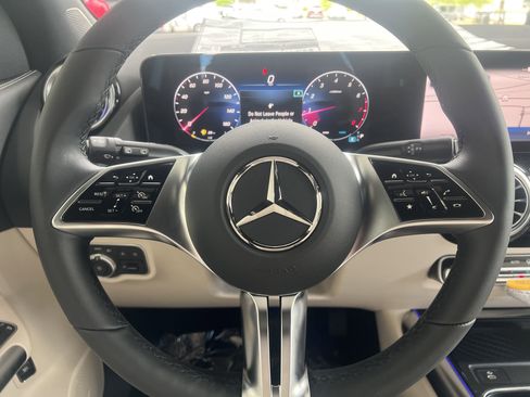 Used 2025 Mercedes-Benz GLA 250 image 22