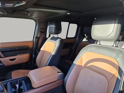 Used 2024 Land Rover Defender 130 X image 31