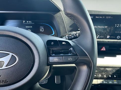 Used 2025 Hyundai Elantra Sport image 16