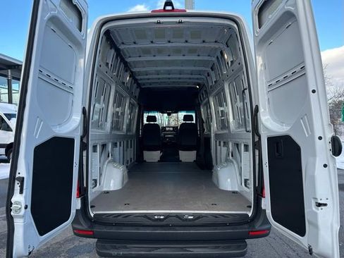Used 2026 Mercedes-Benz Sprinter 2500 image 10