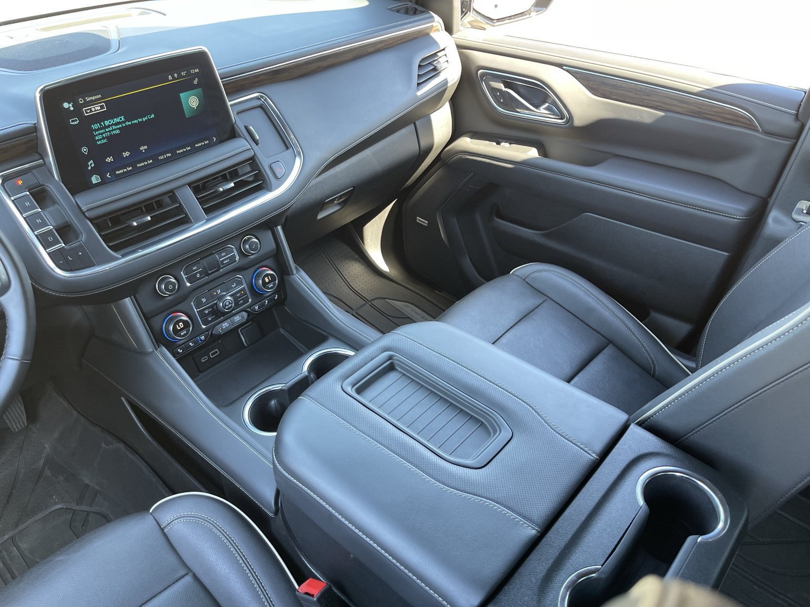 Used 2024 Chevrolet Tahoe Premier w/ Premium Package AWD/4WD image 18