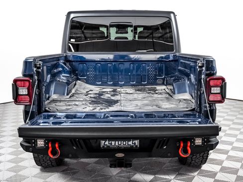 Used 2025 Jeep Gladiator Mojave w/ Convenience Group AWD/4WD image 4