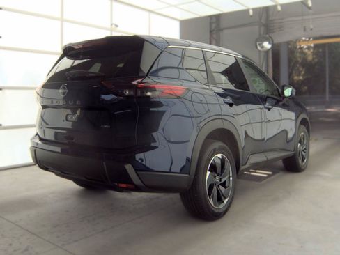 Used 2026 Nissan Rogue SV AWD/4WD image 3