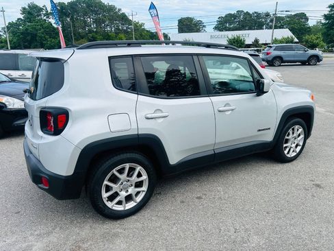 Used 2020 Jeep Renegade Latitude FWD image 4