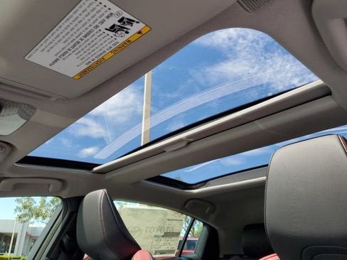 New 2025 Toyota Prius Plug-In Hybrid image 32