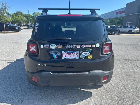 Used 2023 Jeep Renegade Latitude w/ Premium Group AWD/4WD image 6