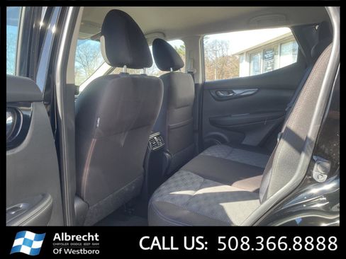 Used 2018 Nissan Rogue Sport SV w/ SV All-Weather Package image 12