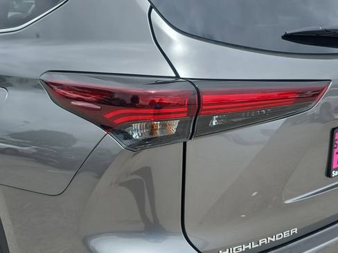 New 2026 Toyota Highlander Limited AWD/4WD image 36