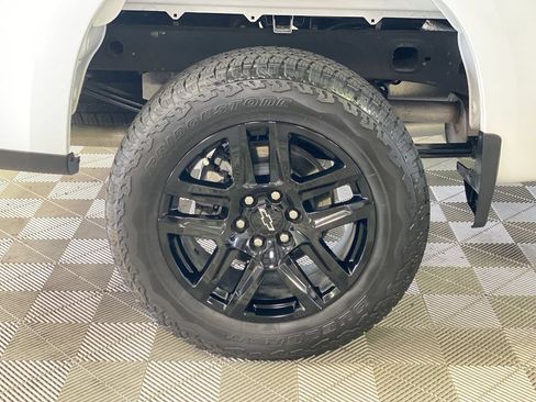 Used 2025 Chevrolet Silverado 1500 LT Trail Boss w/ Convenience Package II AWD/4WD image 39