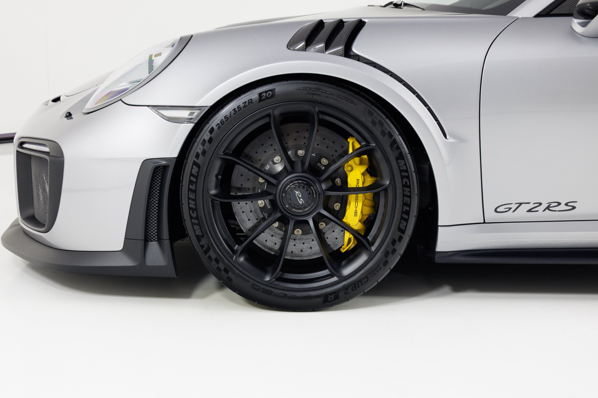 Used 2018 Porsche 911 GT2 RS RWD image 9