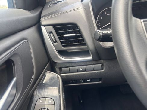 Used 2024 Nissan Rogue SV AWD/4WD image 36
