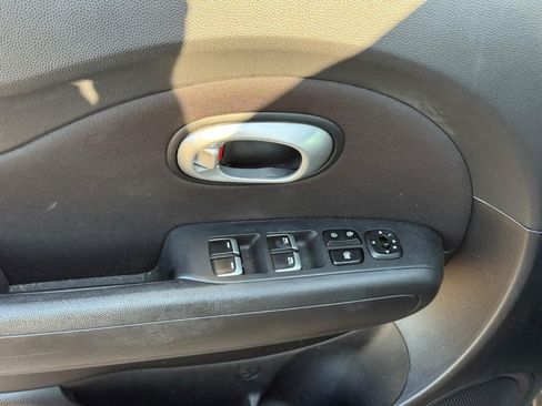 Used 2019 Kia Soul + FWD image 18