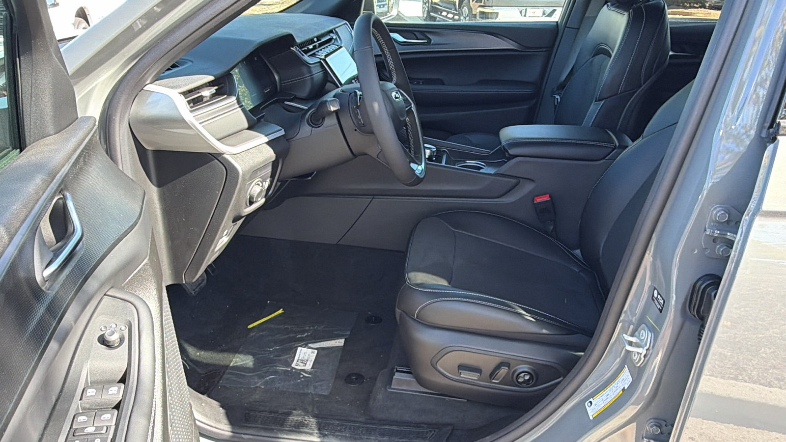 New 2027 Jeep Grand Cherokee Laredo X AWD/4WD image 17