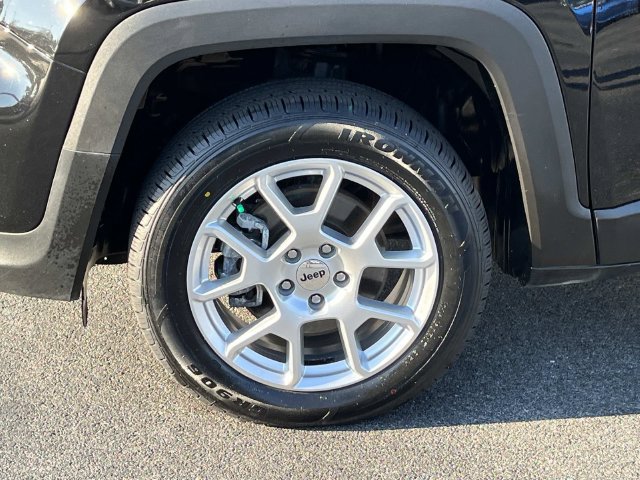 Used 2023 Jeep Renegade Latitude AWD/4WD image 11