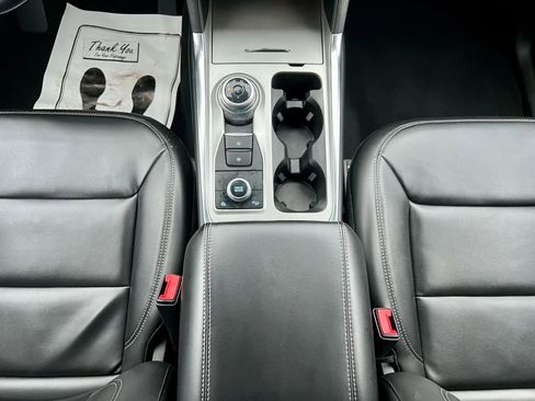 Used 2022 Ford Explorer XLT w/ Equipment Group 202A image 29