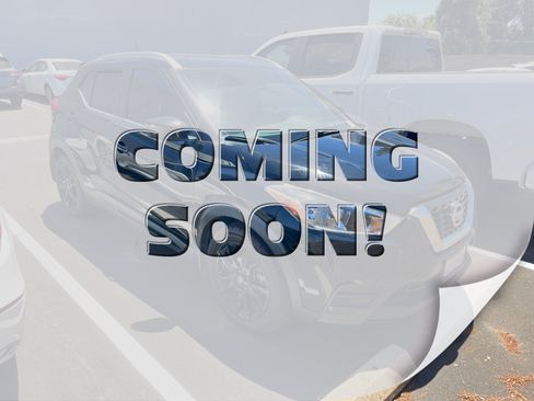 Used 2018 Nissan Kicks SV FWD image 1