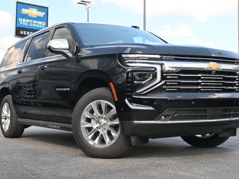 New 2026 Chevrolet Suburban Premier image 2