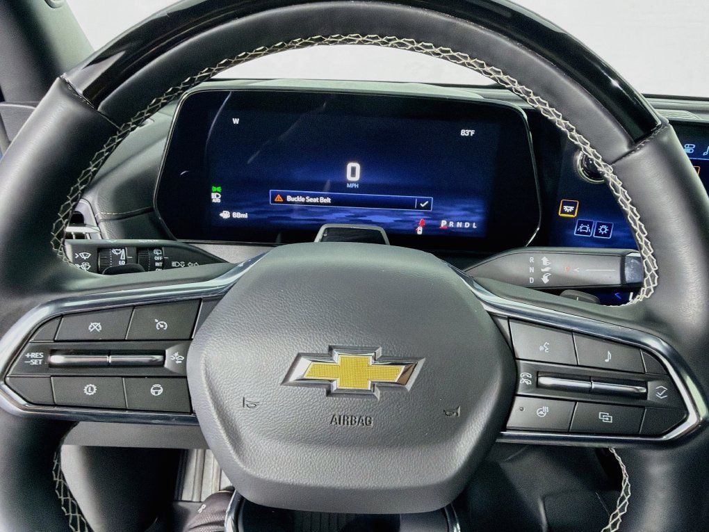 Used 2025 Chevrolet Traverse High Country FWD image 16