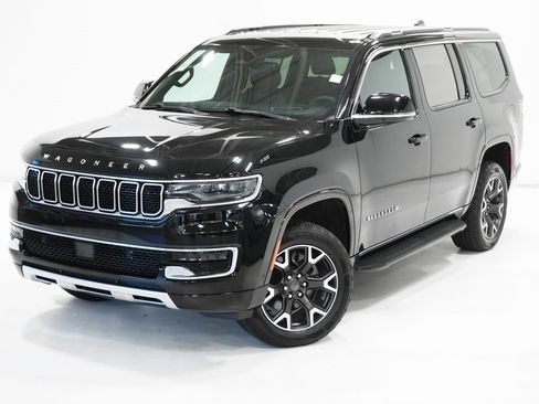 Used 2023 Jeep Wagoneer Series III w/ Preferred Equipment Group image 2