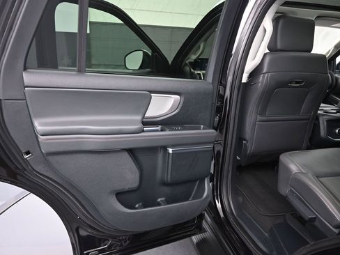 Used 2025 Ford Expedition Active image 12