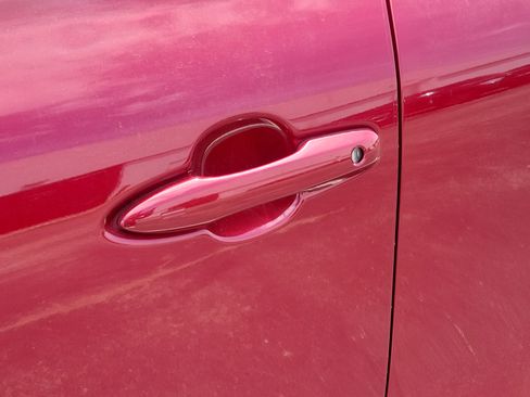 Used 2021 Toyota Venza LE image 8