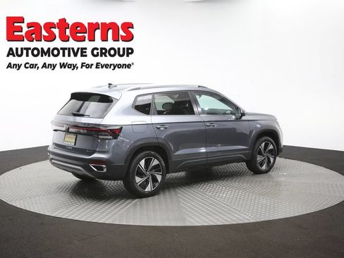 Used 2025 Volkswagen Taos SE AWD/4WD image 40