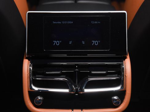 Certified 2023 Bentley Bentayga Extended Wheelbase image 30