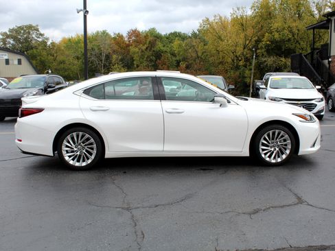 Used 2020 Lexus ES 350 w/ Luxury Package image 4