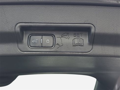 Used 2022 Ford Explorer Limited image 17