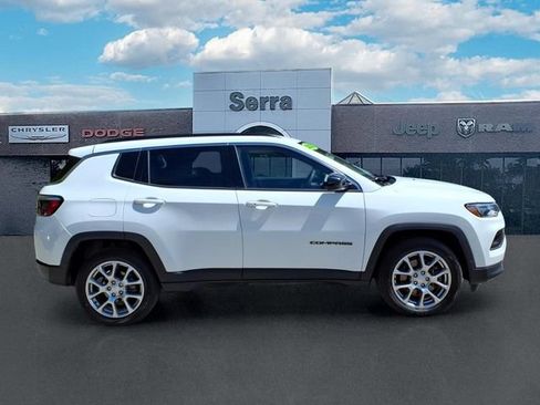 Used 2023 Jeep Compass Latitude AWD/4WD image 8