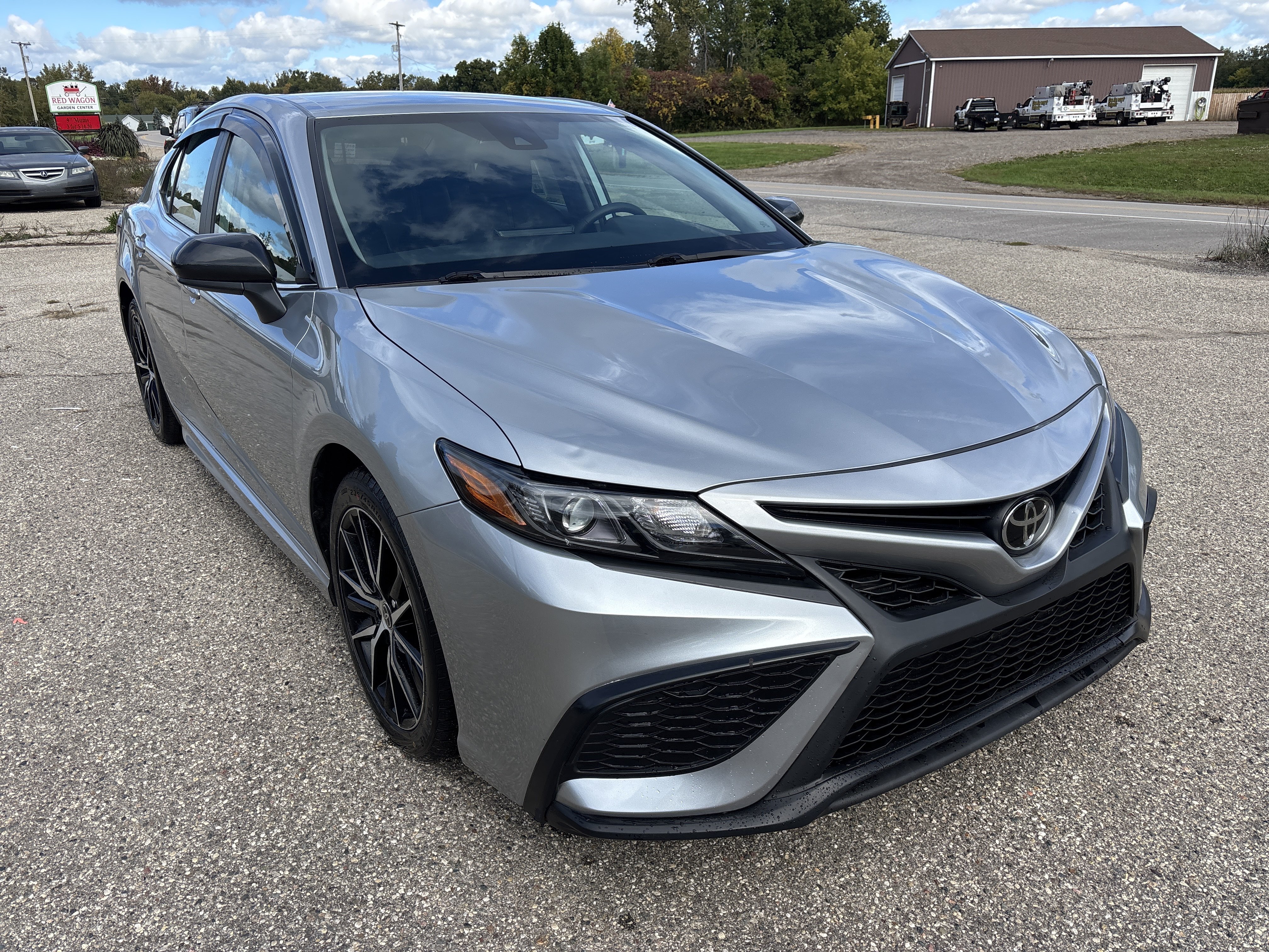 Used 2024 Toyota Camry SE FWD image 1