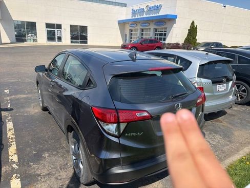 Used 2019 Honda HR-V LX image 4