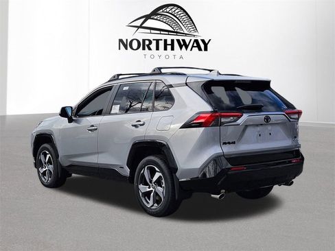 New 2025 Toyota RAV4 SE image 5