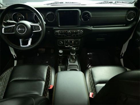 Used 2021 Jeep Wrangler Unlimited Sahara image 4